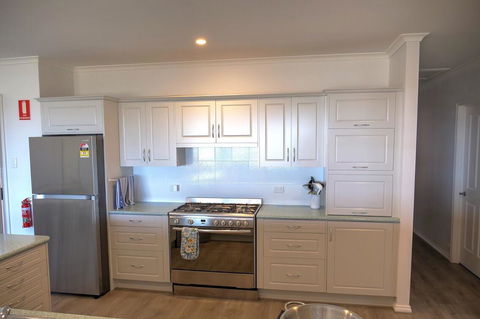 Emu Bay Holiday Homes - ACT Tourism 22