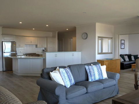 Emu Bay Holiday Homes - ACT Tourism 15