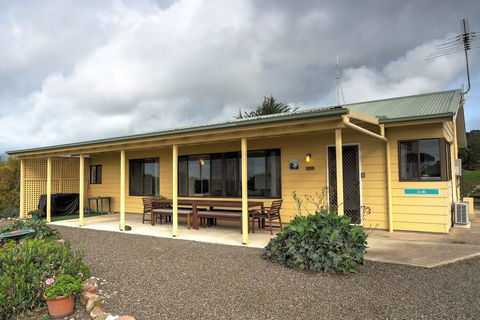 Emu Bay Holiday Homes - ACT Tourism 8