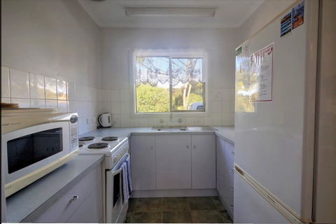 Emu Bay Holiday Homes - ACT Tourism 4