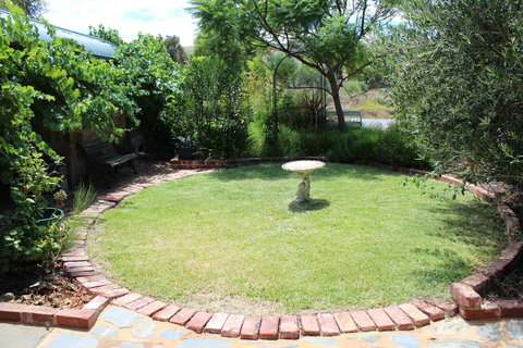 Hillside Cottage - ACT Tourism 9