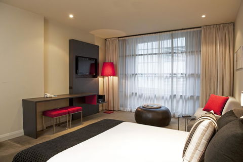 Mantra Hindmarsh Square - ACT Tourism 1
