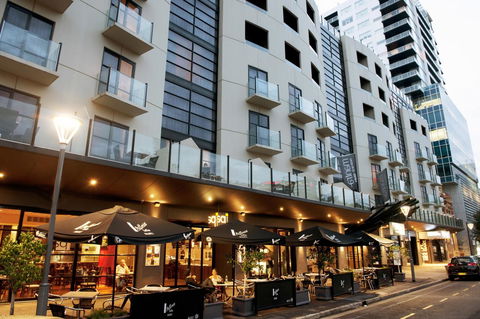 Mantra Hindmarsh Square - ACT Tourism 3