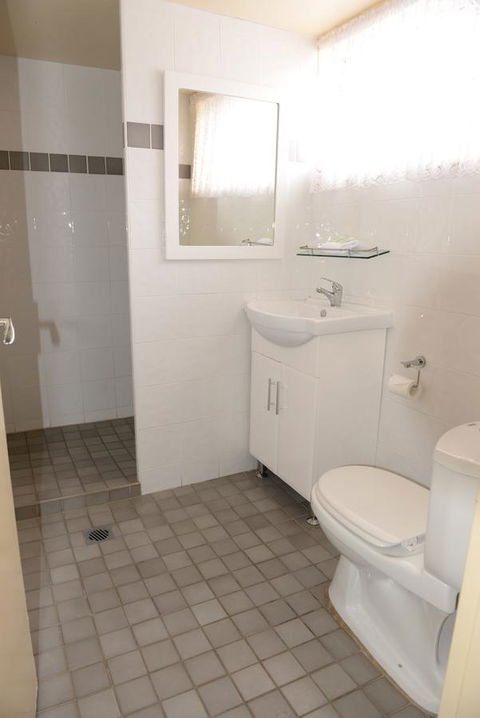 Ardeanal Motel - ACT Tourism 10