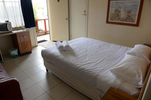 Ardeanal Motel - ACT Tourism 17