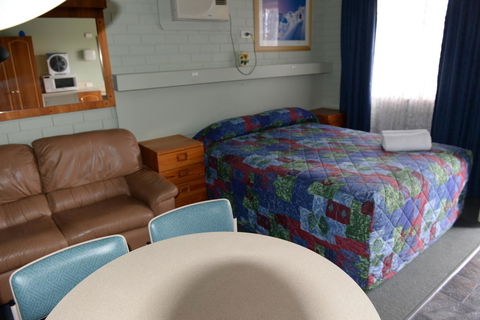 Ardeanal Motel - ACT Tourism 43