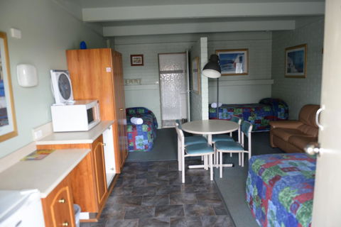 Ardeanal Motel - ACT Tourism 40