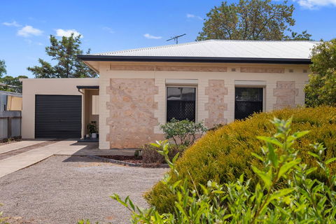 Cute And Cosy - Events, Workers, Getaways - ACT Tourism 0