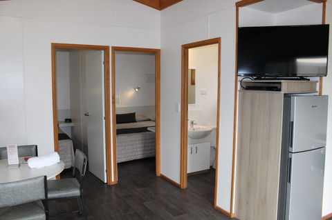 Ceduna Foreshore Caravan Park - ACT Tourism 9