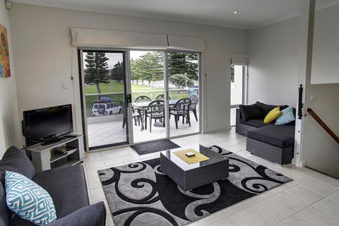 Tasman Beachside Apartment - ACT Tourism 4