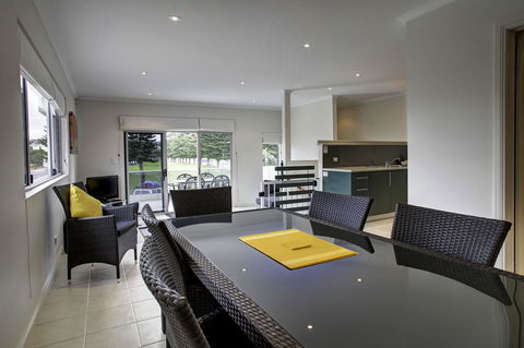 Tasman Beachside Apartment - ACT Tourism 5