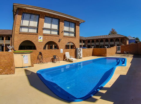 Cumberland Motor Inn - ACT Tourism 0