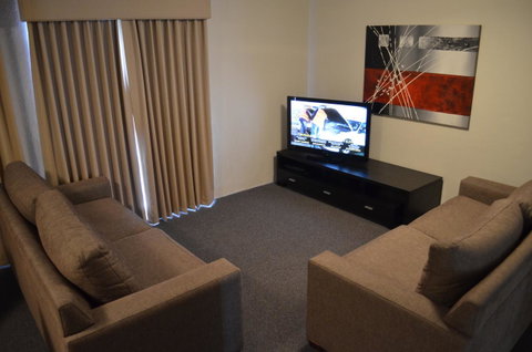 Arkana Motor Inn & Terrace Apartments - ACT Tourism 4