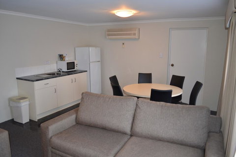 Arkana Motor Inn & Terrace Apartments - ACT Tourism 11