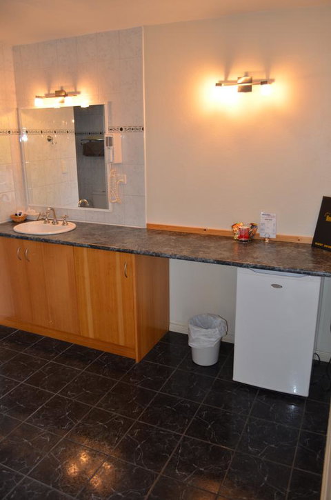 Arkana Motor Inn & Terrace Apartments - ACT Tourism 37