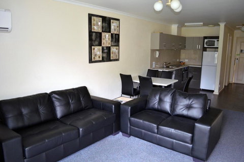 Arkana Motor Inn & Terrace Apartments - ACT Tourism 34