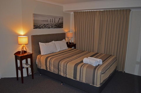 Arkana Motor Inn & Terrace Apartments - ACT Tourism 1