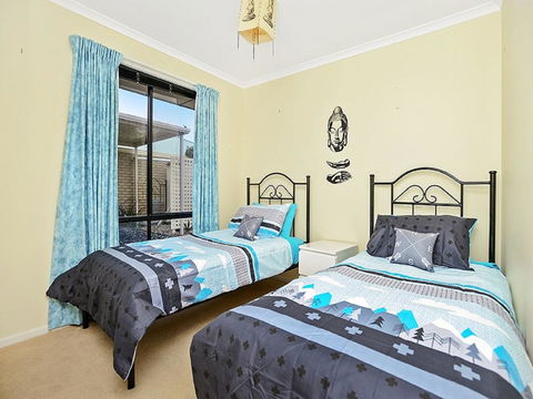 Lakeside - Encounter Bay - ACT Tourism 12