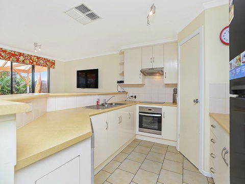 Lakeside - Encounter Bay - ACT Tourism 8