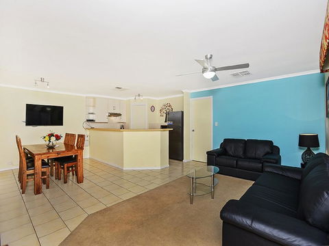 Lakeside - Encounter Bay - ACT Tourism 5