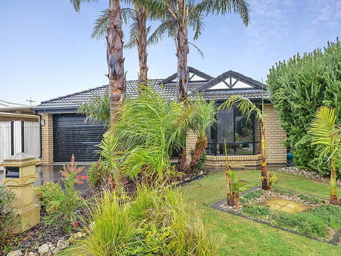Lakeside - Encounter Bay - ACT Tourism 1