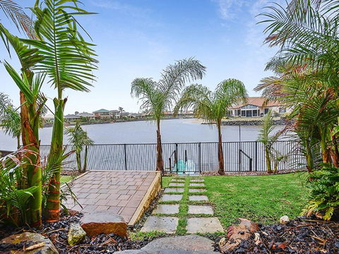 Lakeside - Encounter Bay - ACT Tourism 3