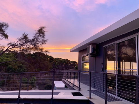 Sunrise On Falie Seaview Eco Accommodation - ACT Tourism 9
