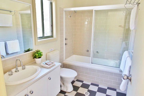 SkyView Villa - ACT Tourism 11