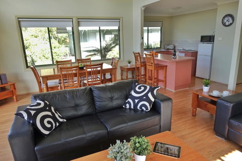 SkyView Villa - ACT Tourism 7