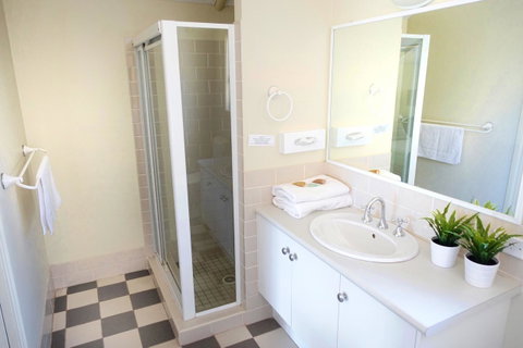 SkyView Villa - ACT Tourism 18