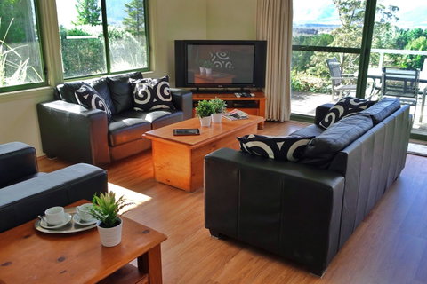 SkyView Villa - ACT Tourism 4