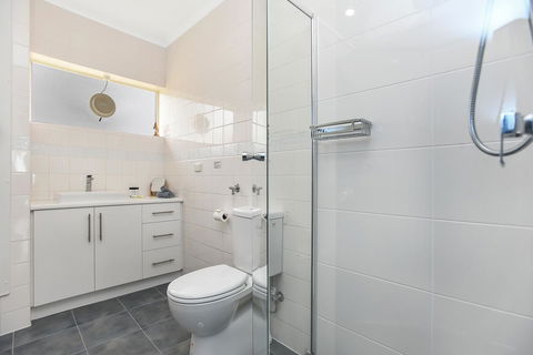 The Dolphins Beachfront Apartments - ACT Tourism 15