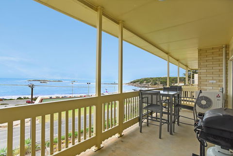 The Dolphins Beachfront Apartments - ACT Tourism 10