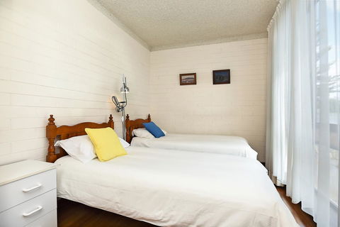 The Dolphins Beachfront Apartments - ACT Tourism 8