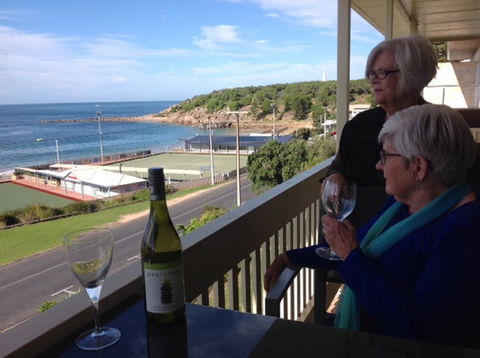 The Dolphins Beachfront Apartments - ACT Tourism 0