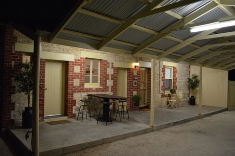 Two Cow Cottage Bed & Breakfast - ACT Tourism 32