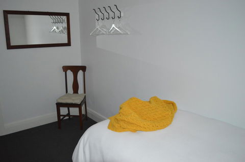 Two Cow Cottage Bed & Breakfast - ACT Tourism 16