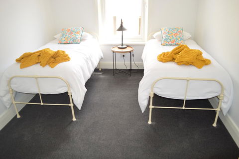 Two Cow Cottage Bed & Breakfast - ACT Tourism 20