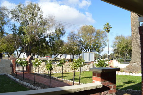 Two Cow Cottage Bed & Breakfast - ACT Tourism 31
