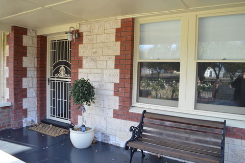 Two Cow Cottage Bed & Breakfast - ACT Tourism 28
