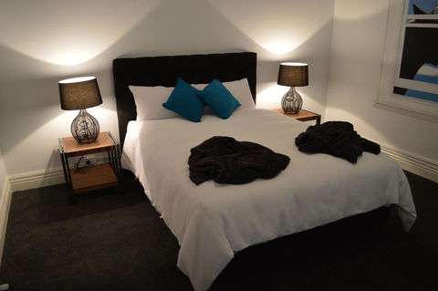 Two Cow Cottage Bed & Breakfast - ACT Tourism 19