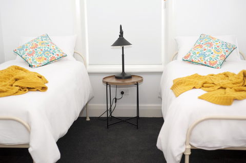Two Cow Cottage Bed & Breakfast - ACT Tourism 29