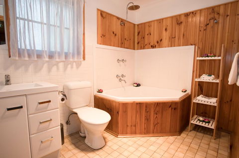 Seppelts View Cabins - ACT Tourism 5