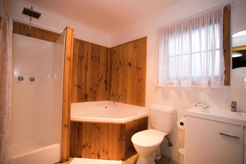 Seppelts View Cabins - ACT Tourism 36
