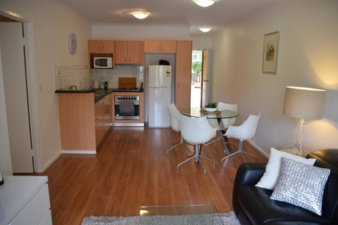 Spacious 4 BR And 2 Bathrooms City Apartment - ACT Tourism 18