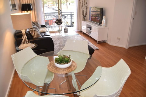 Spacious 4 BR And 2 Bathrooms City Apartment - ACT Tourism 14