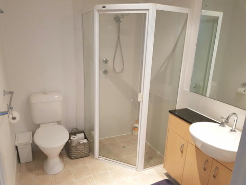 Spacious 4 BR And 2 Bathrooms City Apartment - ACT Tourism 5