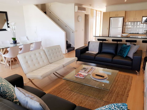Spacious 4 BR And 2 Bathrooms City Apartment - ACT Tourism 0