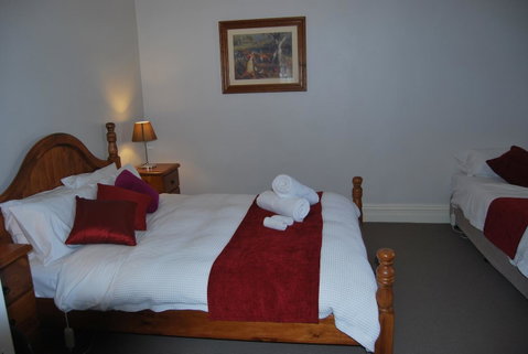 Jacaranda Cottage - ACT Tourism 10