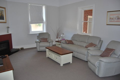 Jacaranda Cottage - ACT Tourism 6